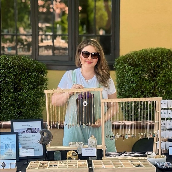 Meet your Posher, Priscilla - Picture 2 of 7